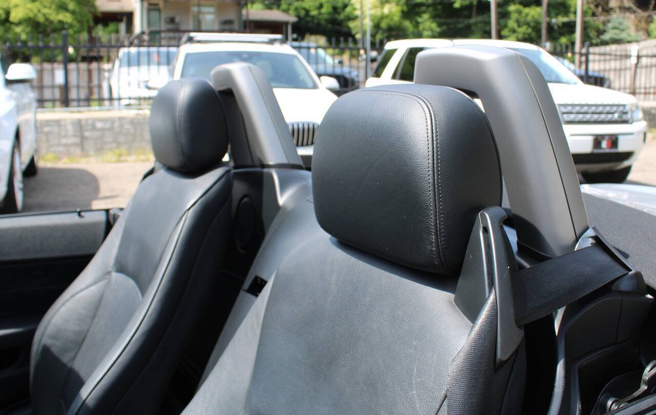 Used 2006 BMW Z4 3.0i RWD image 25