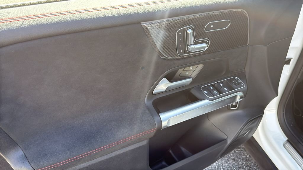 Certified 2025 Mercedes-Benz GLB 35 AMG 4MATIC image 21