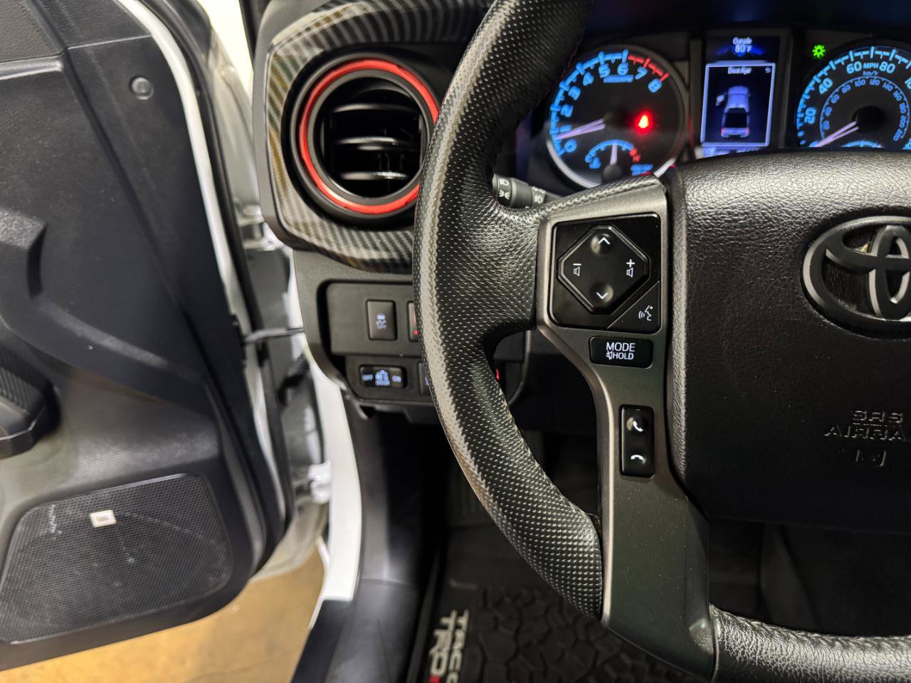 Used 2021 Toyota Tacoma TRD Off-Road w/ Technology Package AWD/4WD image 20