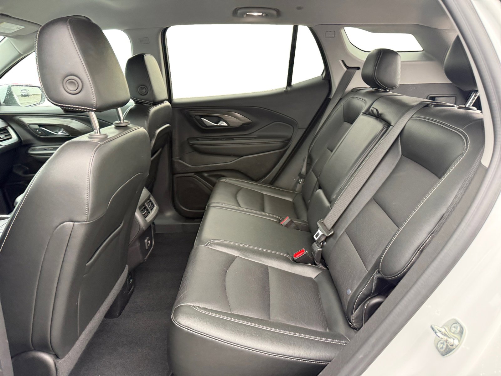 Used 2024 GMC Terrain SLT image 16