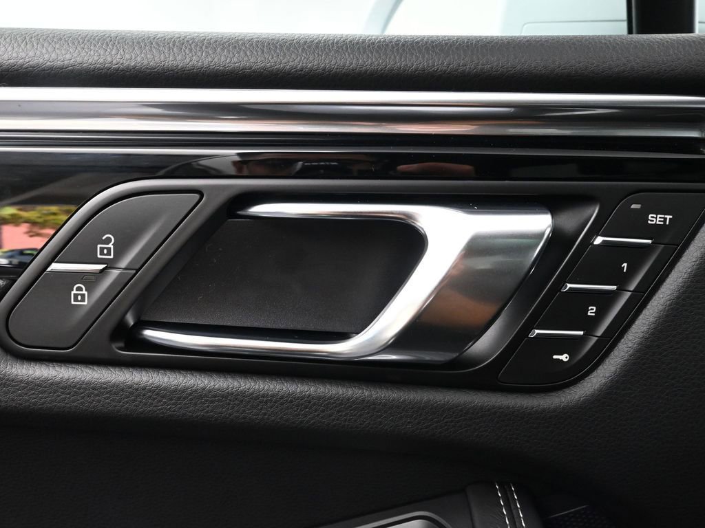 Used 2026 Porsche Macan S image 18