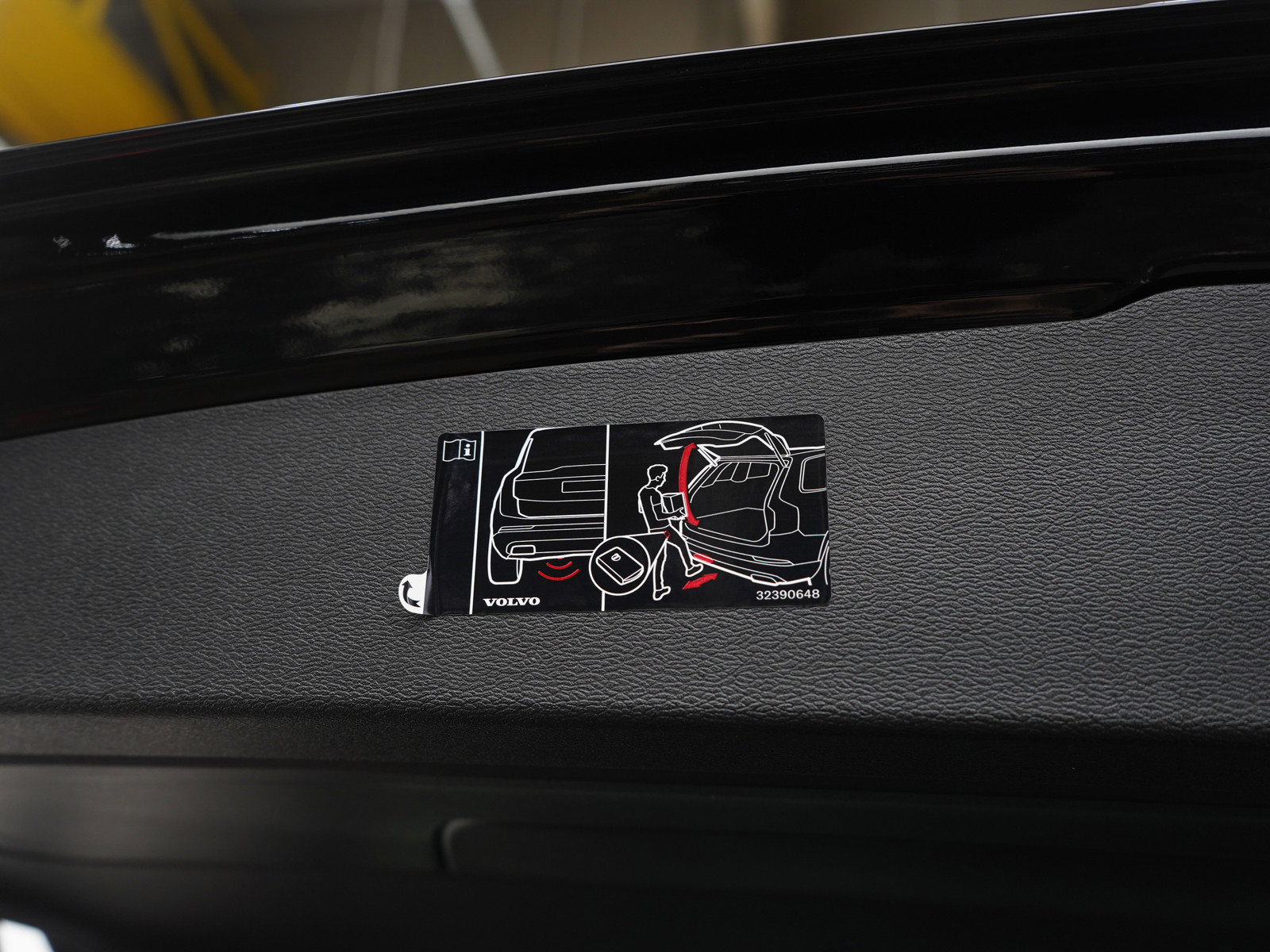 Used 2025 Volvo V60 B5 Cross Country Plus image 11