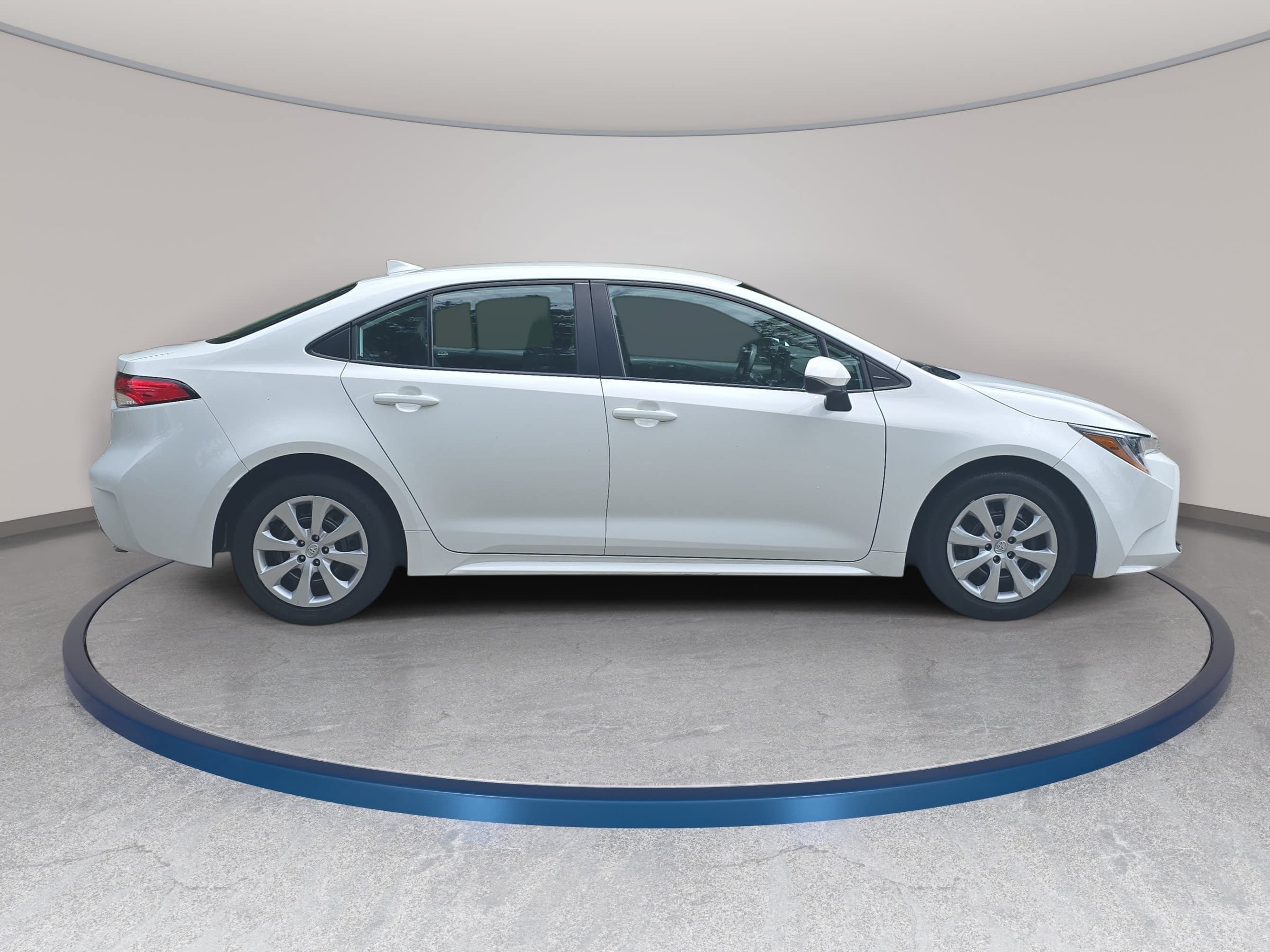 Used 2024 Toyota Corolla LE FWD image 4