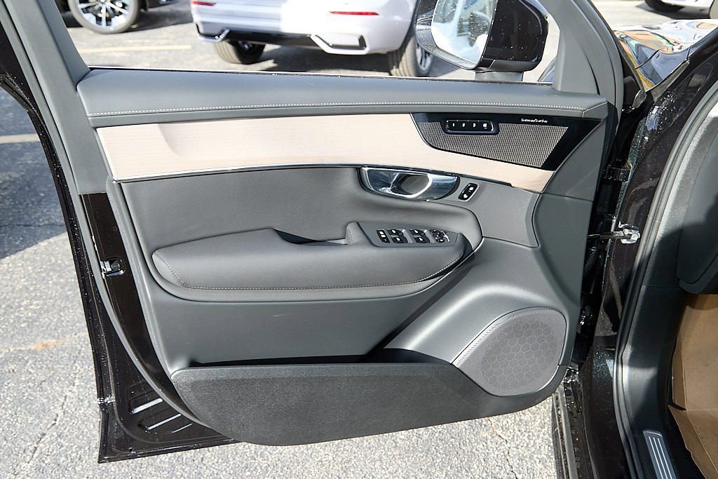 New 2026 Volvo XC90 B6 Plus w/ Protection Package Premier image 10