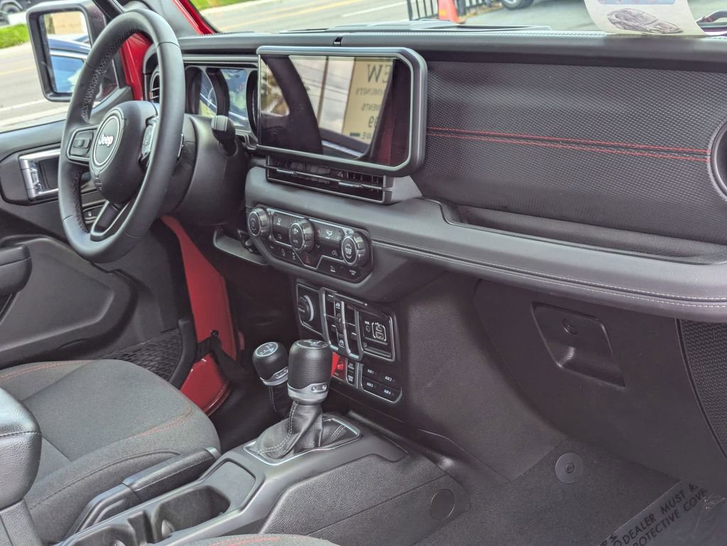 Used 2025 Jeep Wrangler Unlimited Rubicon AWD/4WD image 31