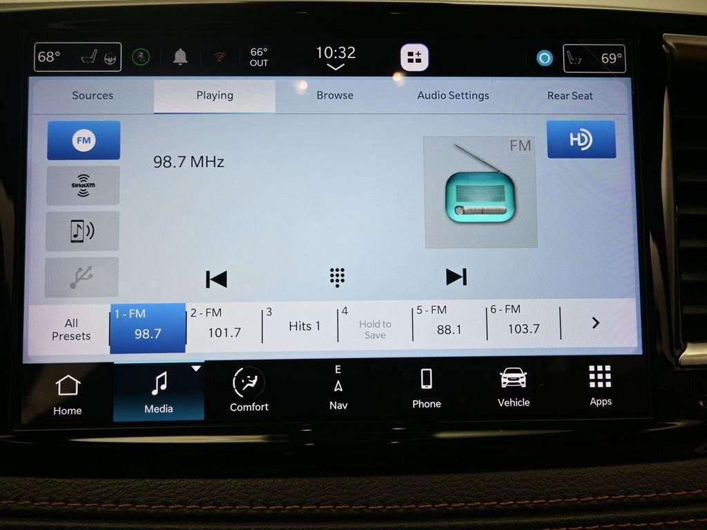 Used 2023 Chrysler Pacifica Pinnacle image 28