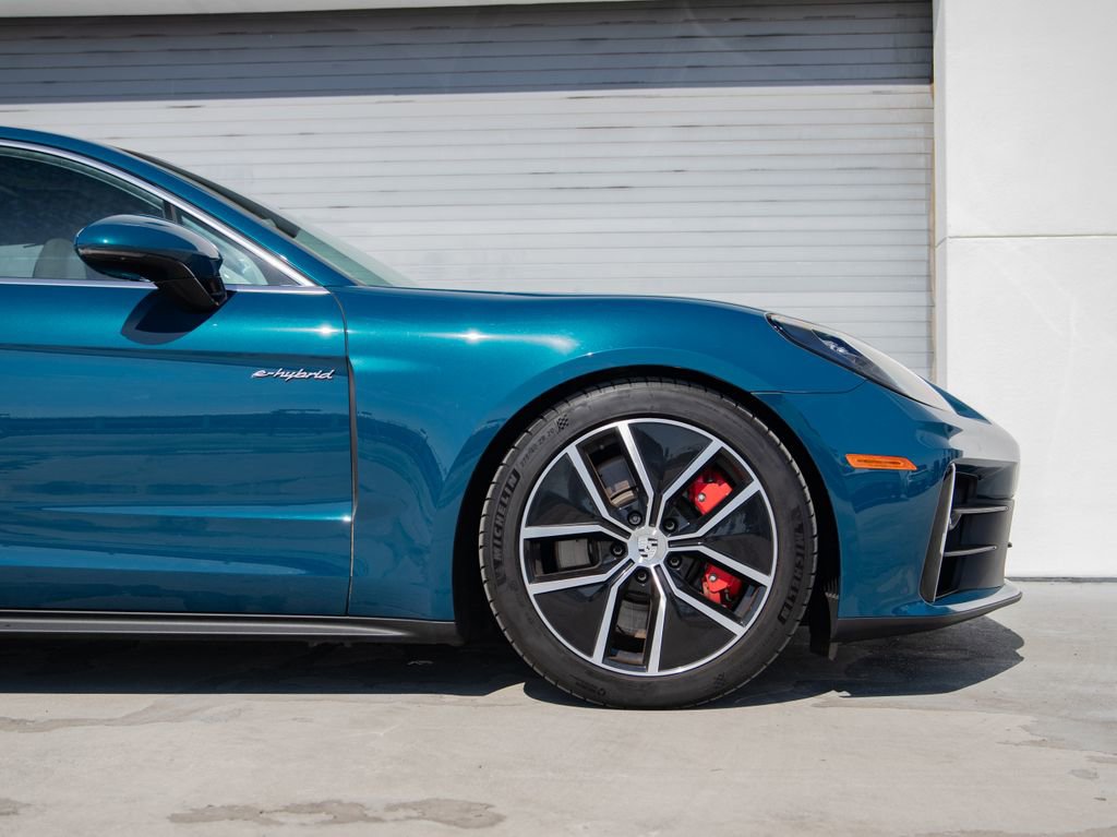 Certified 2025 Porsche Panamera 4S image 9