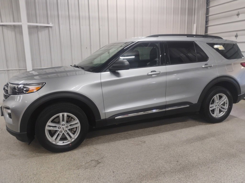 Used 2024 Ford Explorer XLT w/ Equipment Group 202A image 2