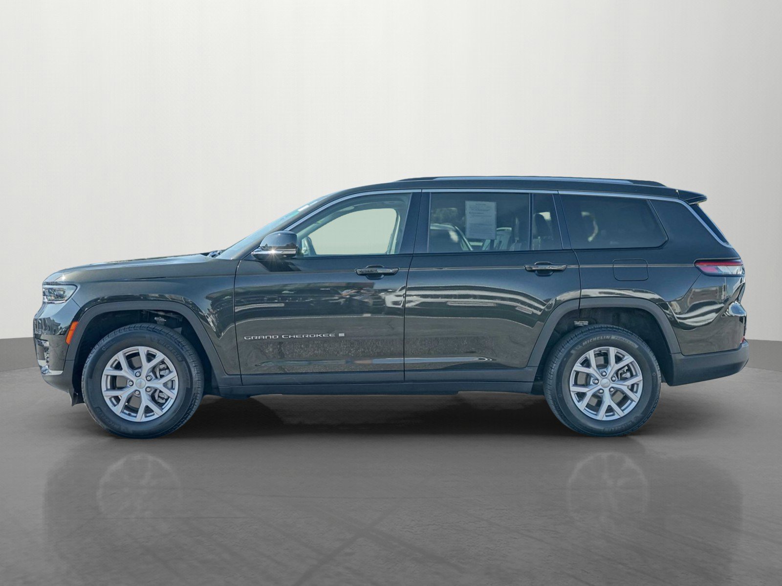 Used 2022 Jeep Grand Cherokee L Limited w/ Luxury Tech Group II image 4