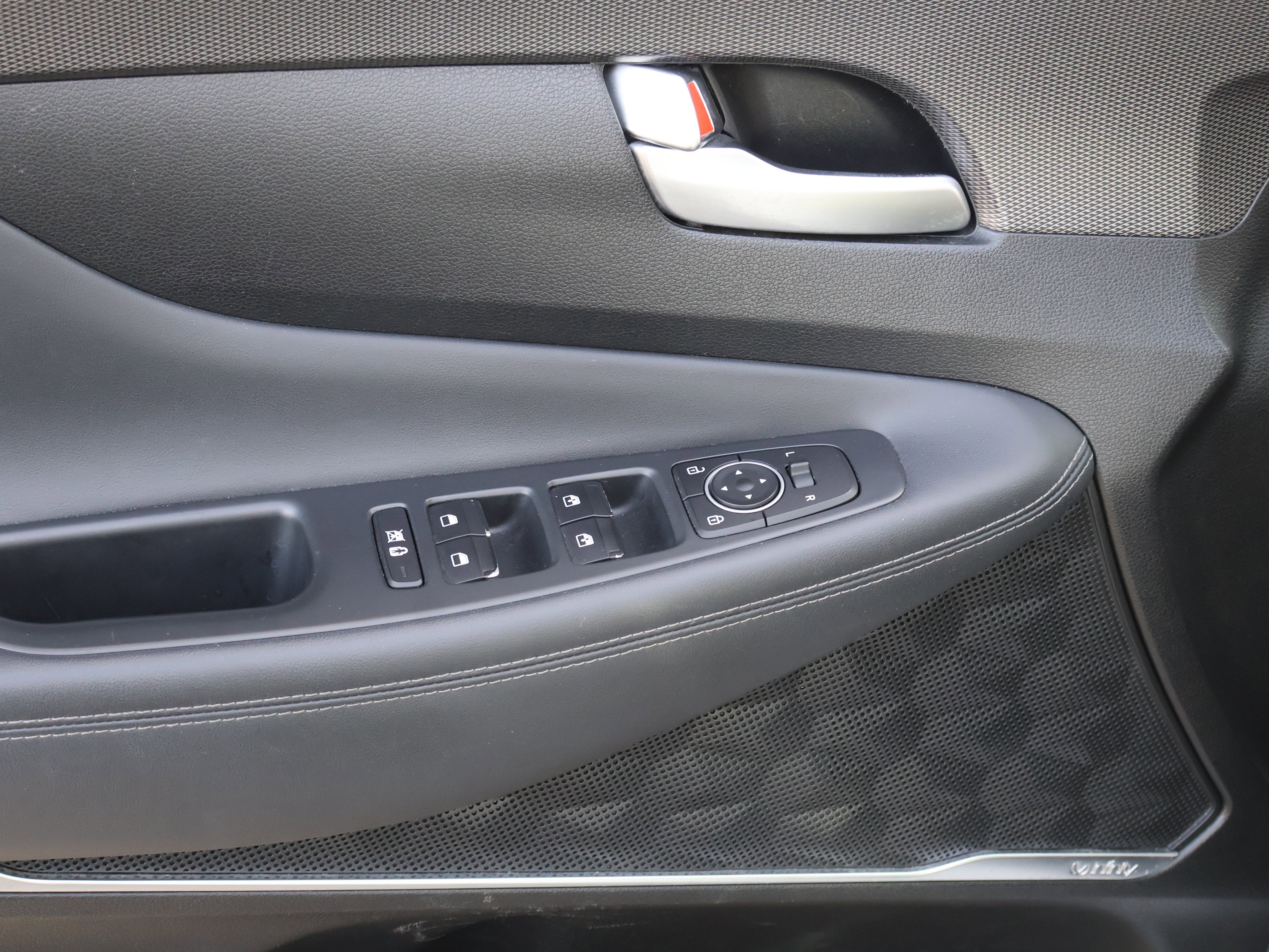 Used 2019 Hyundai Santa Fe Limited image 24