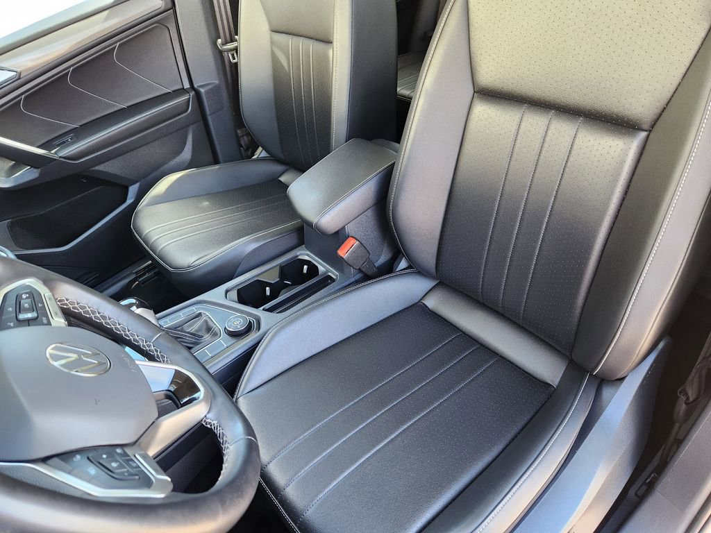 Certified 2024 Volkswagen Tiguan SE image 11