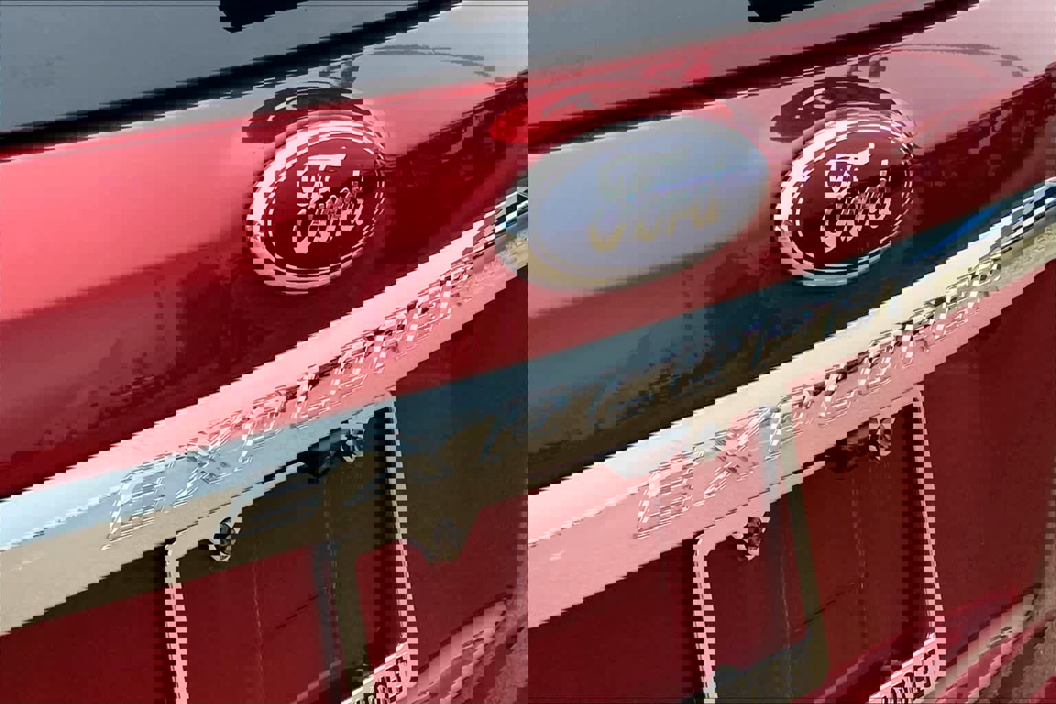 Used 2015 Ford Explorer XLT w/ Equipment Group 202B image 30