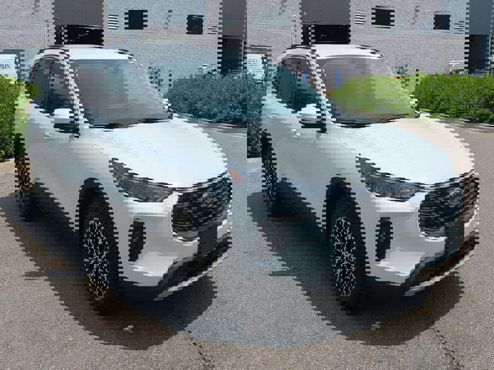 Used 2024 Ford Escape SE image 2