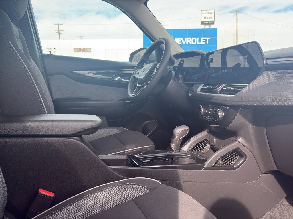Used 2025 Chevrolet TrailBlazer LT AWD/4WD image 18