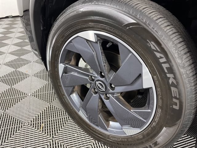 Used 2025 Nissan Rogue SV FWD image 13