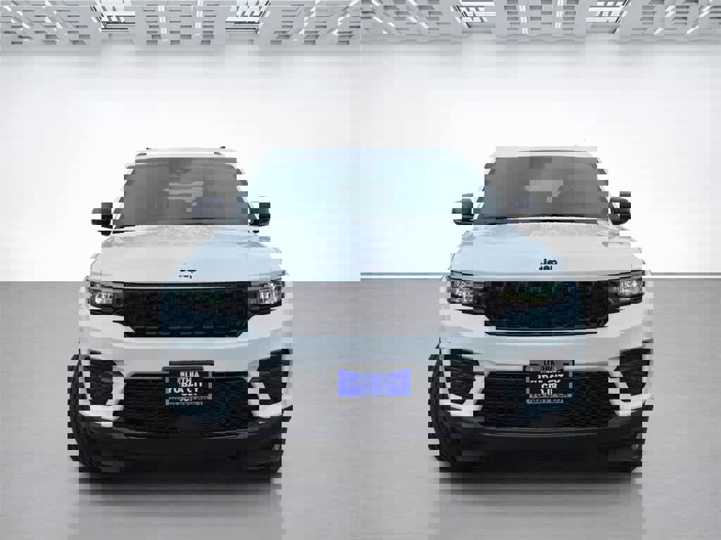 New 2025 Jeep Grand Cherokee Altitude image 2