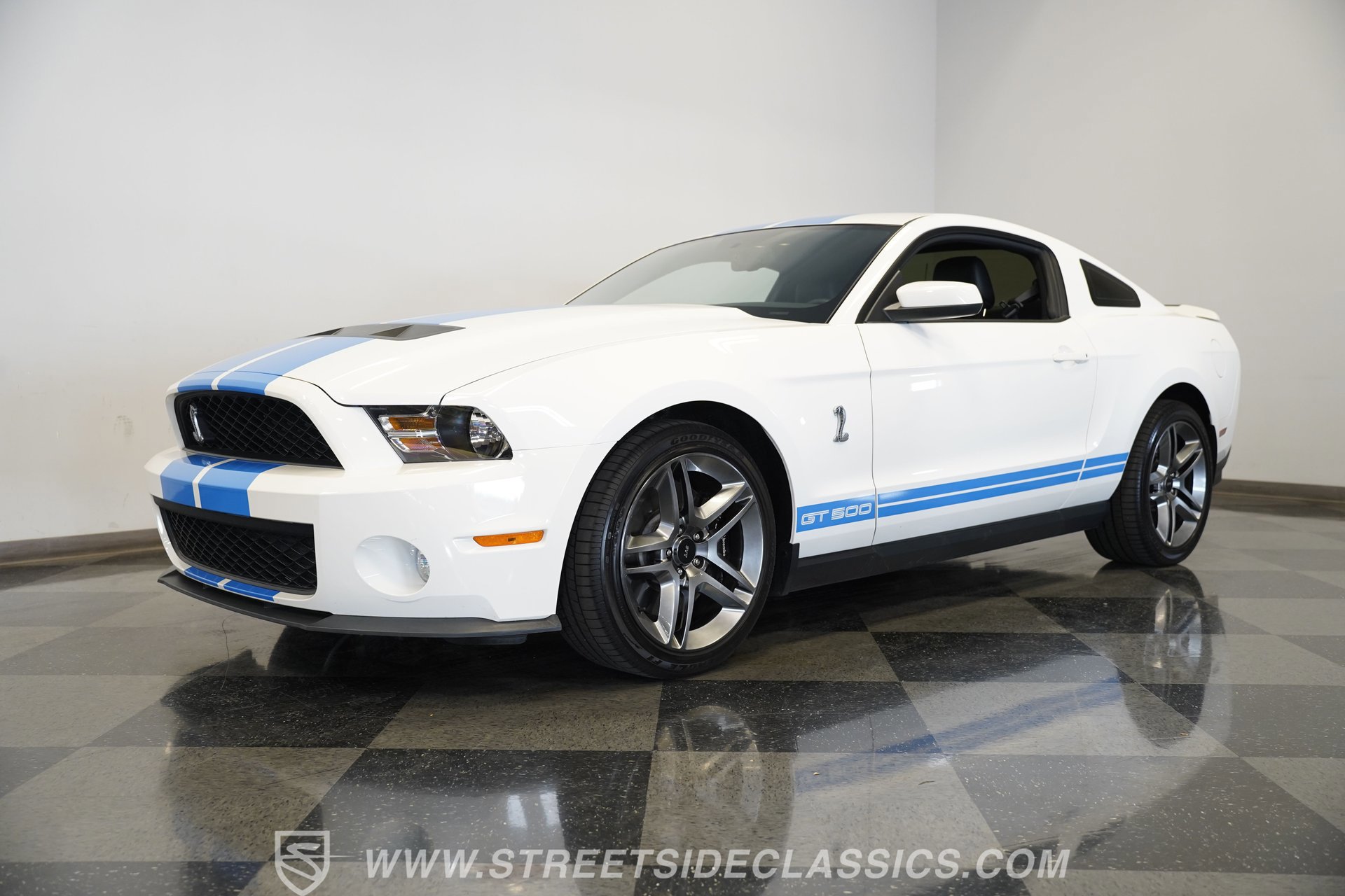Used 2010 Ford Mustang Shelby GT500 image 6