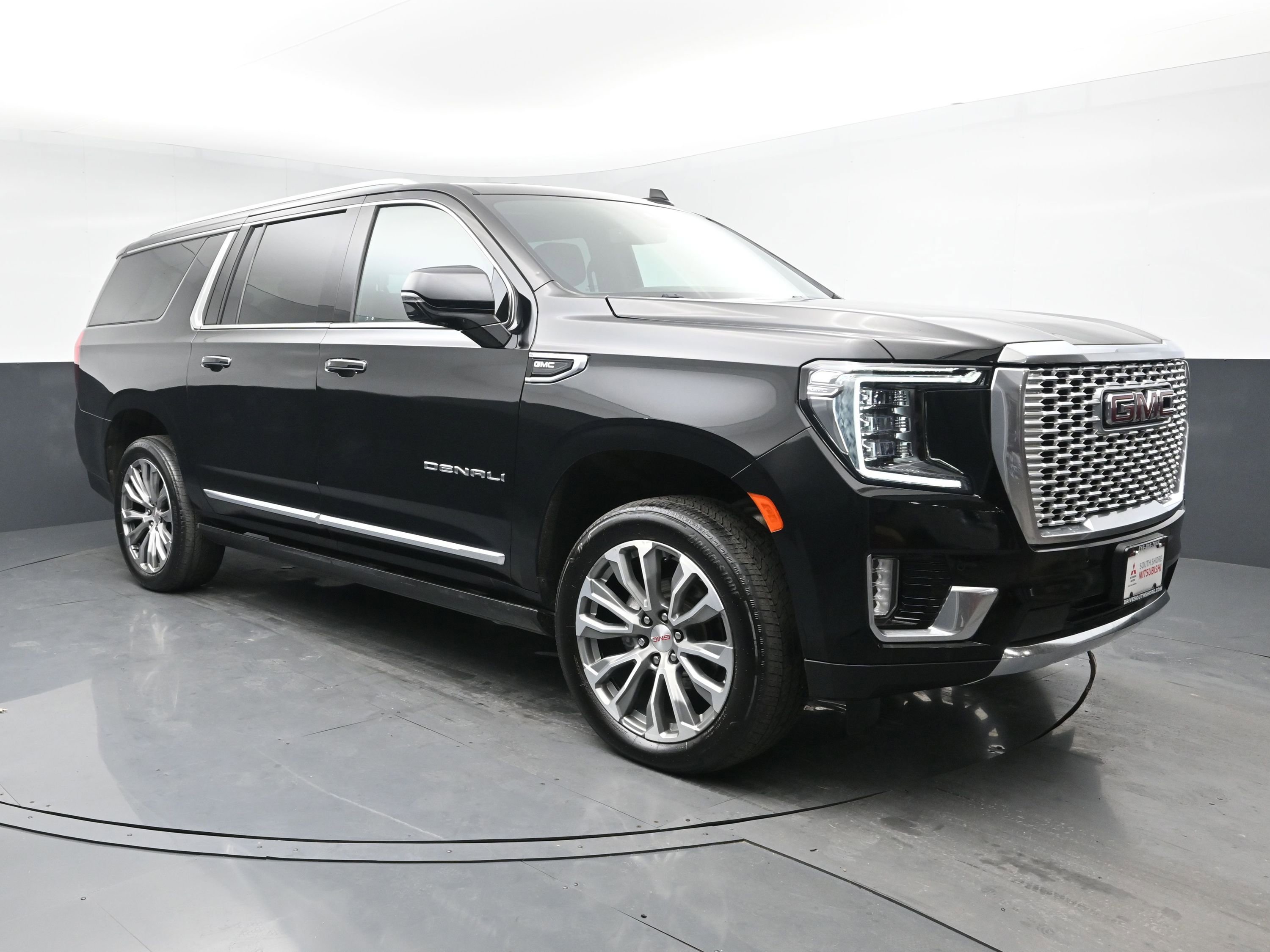 Used 2022 GMC Yukon XL Denali w/ Max Trailering Package image 2