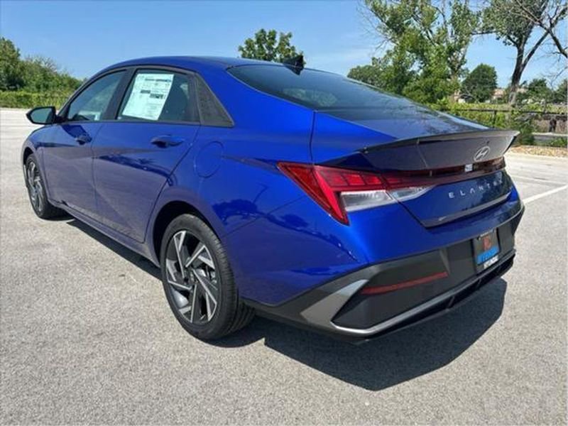 New 2025 Hyundai Elantra SEL image 3