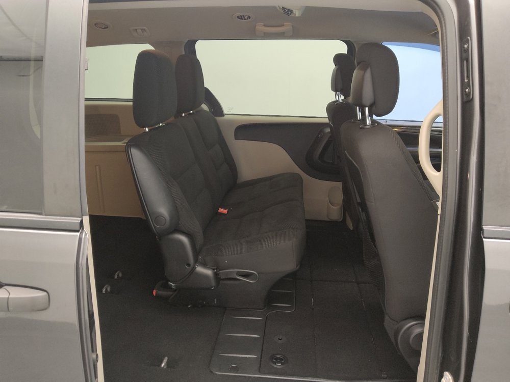 Used 2020 Dodge Grand Caravan SE w/ UConnect Hands-Free Group image 19