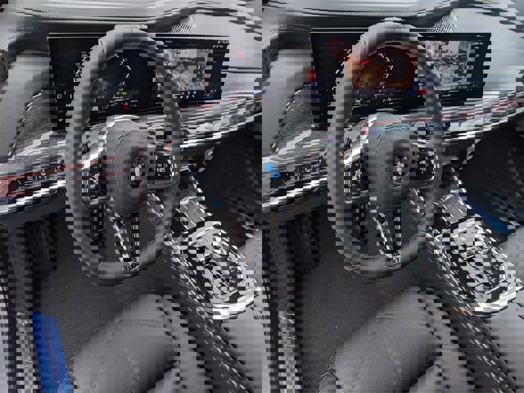 New 2025 BMW 740i xDrive w/ Premium Package image 9