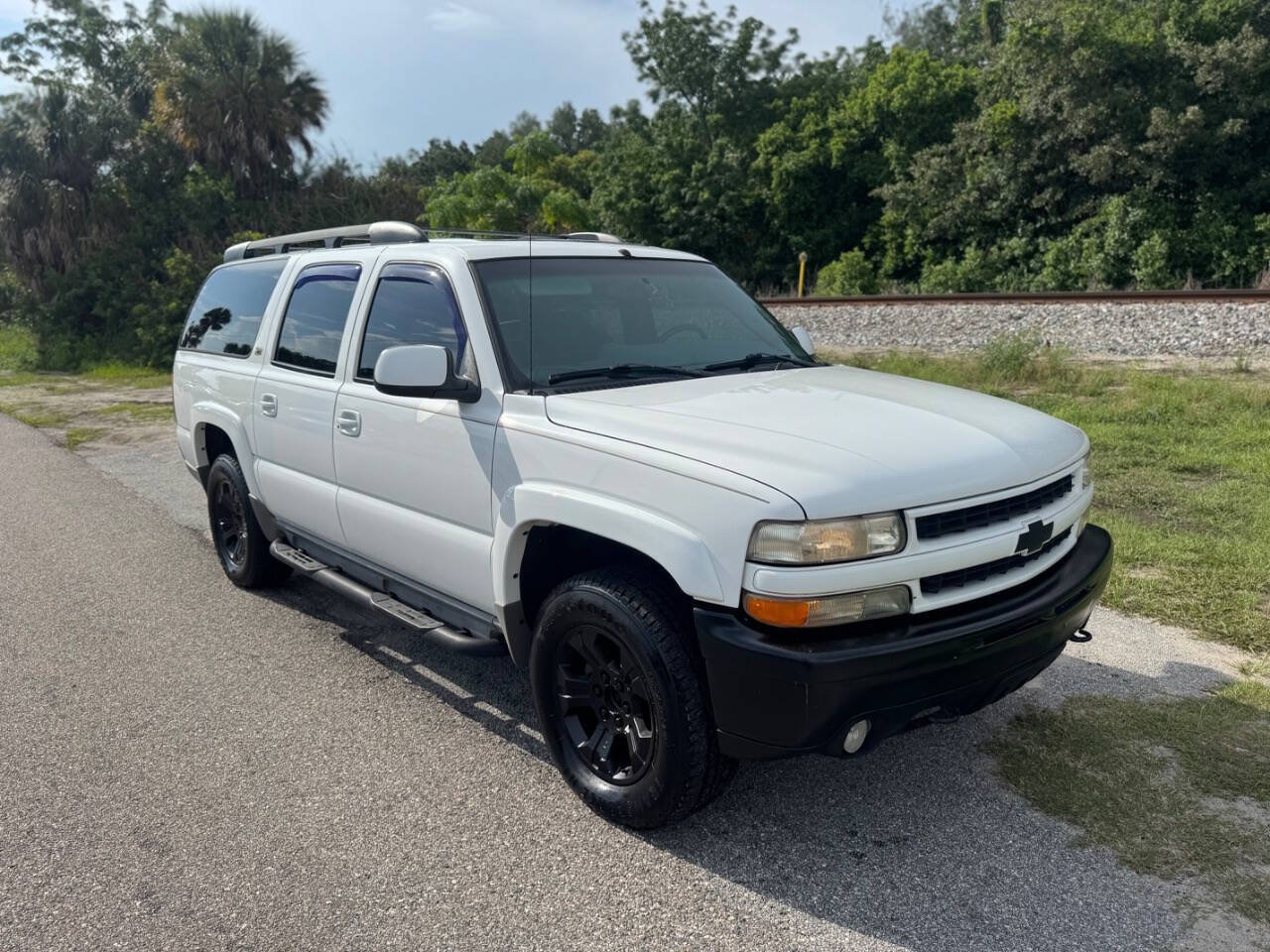 Used 2003 Chevrolet Suburban Z71 AWD/4WD image 3