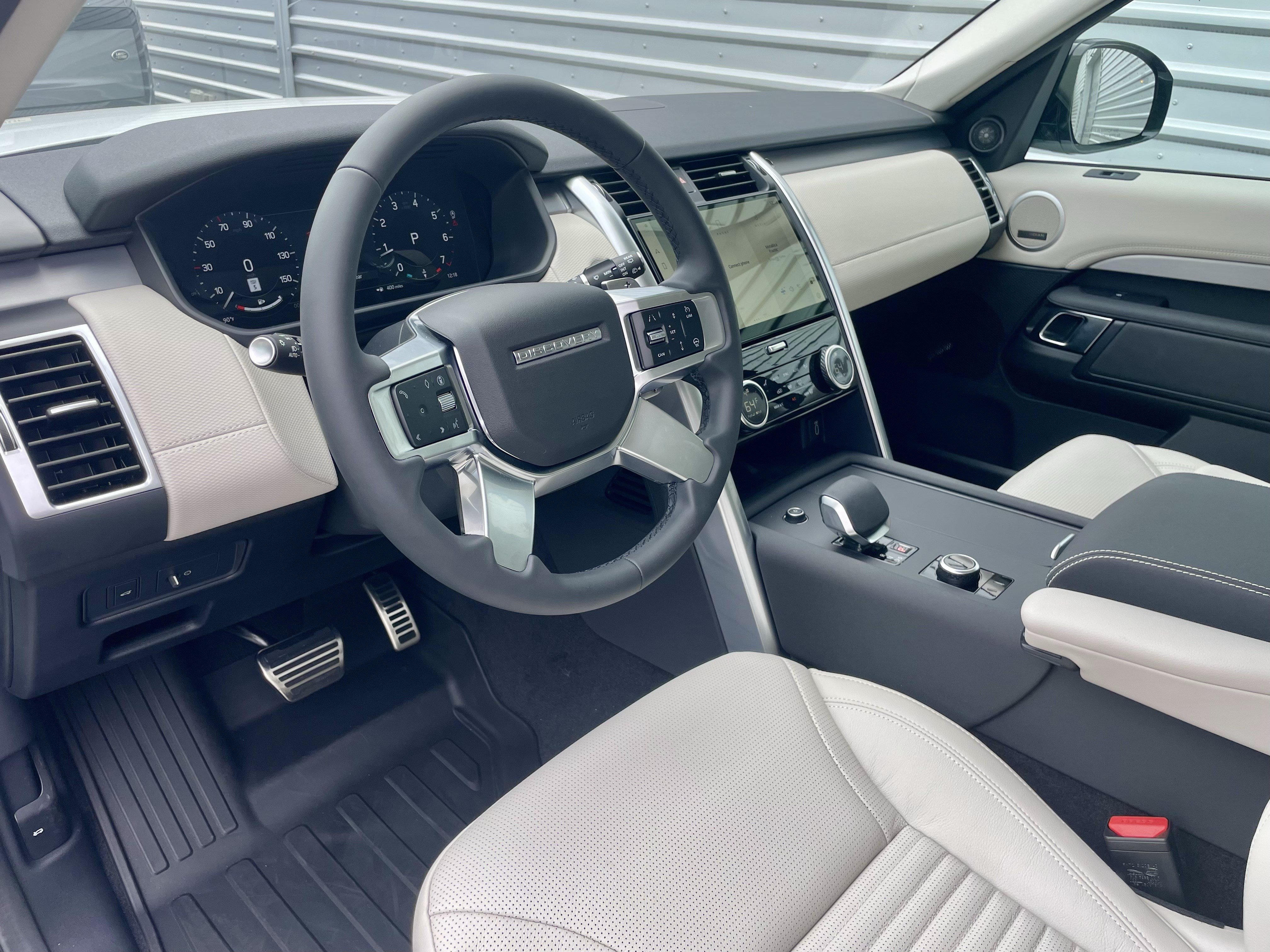 New 2026 Land Rover Discovery Dynamic SE AWD/4WD image 13