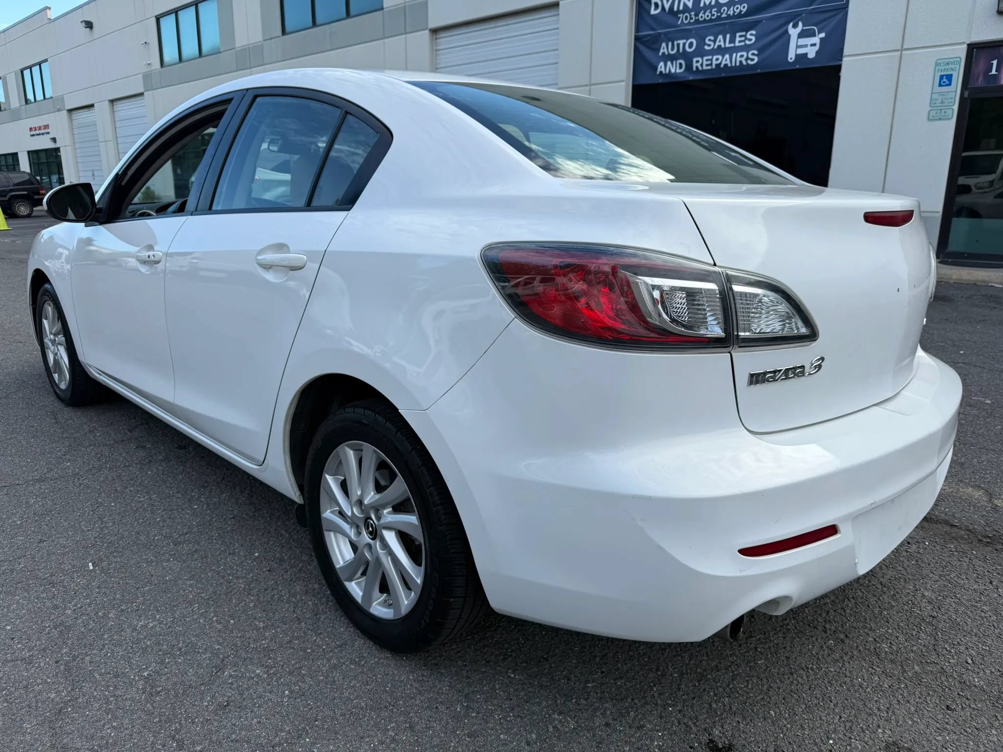 Used 2013 MAZDA MAZDA3 i Touring FWD image 9