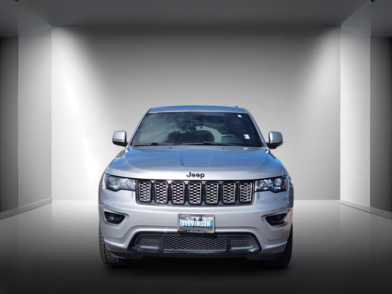 Used 2017 Jeep Grand Cherokee Altitude image 5