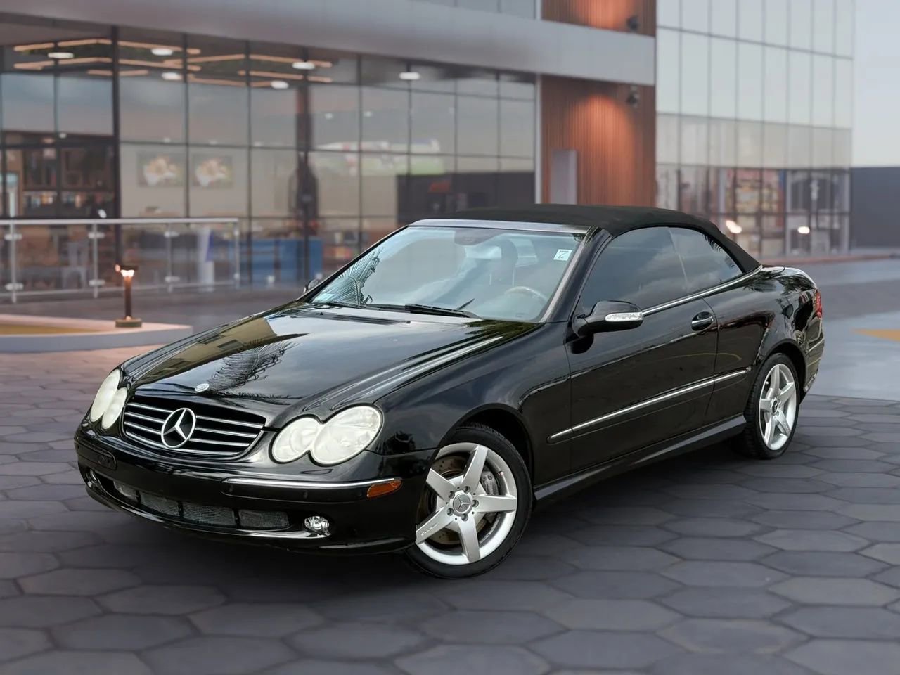 Used 2005 Mercedes-Benz CLK 500 Cabriolet image 2