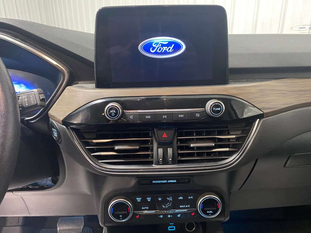 Used 2020 Ford Escape Titanium image 8