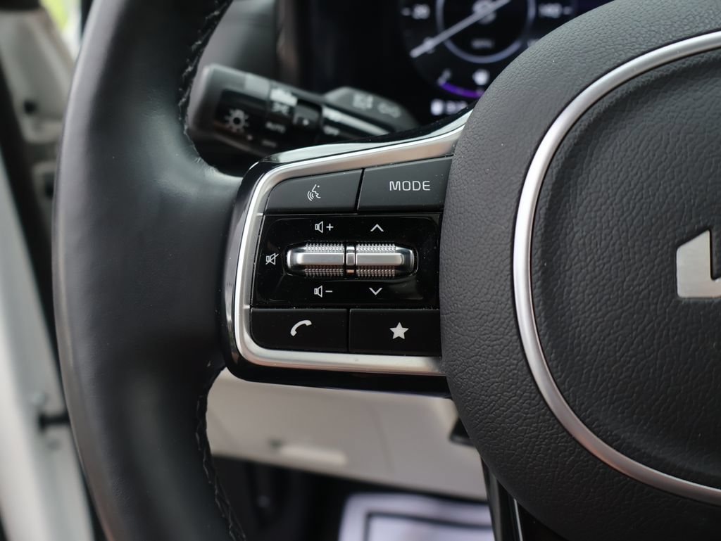 Certified 2024 Kia Carnival SX Prestige FWD image 26