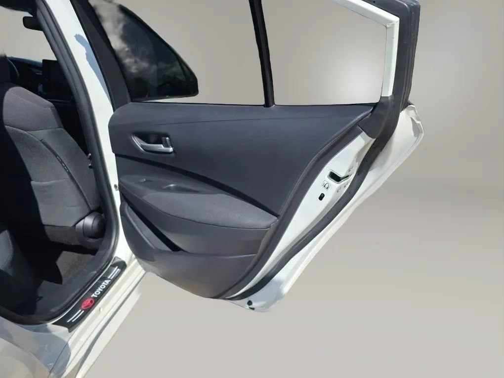 Used 2020 Toyota Corolla LE FWD image 39