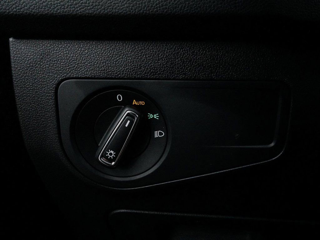 Used 2022 Volkswagen Tiguan SE w/ Panoramic Sunroof Package image 21