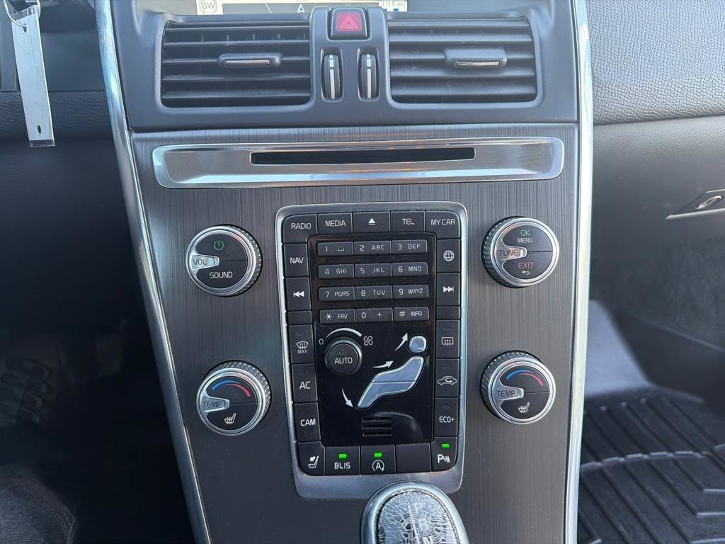 Used 2016 Volvo XC60 T5 Premier w/ Proximity Package image 23