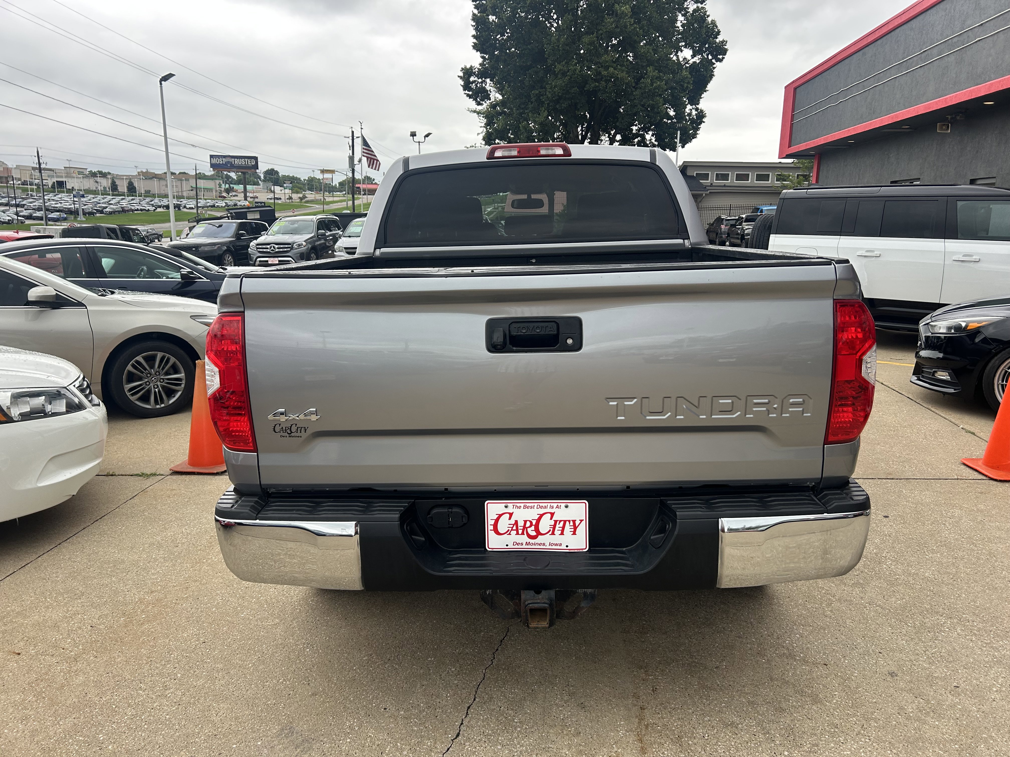 Used 2017 Toyota Tundra SR5 image 6