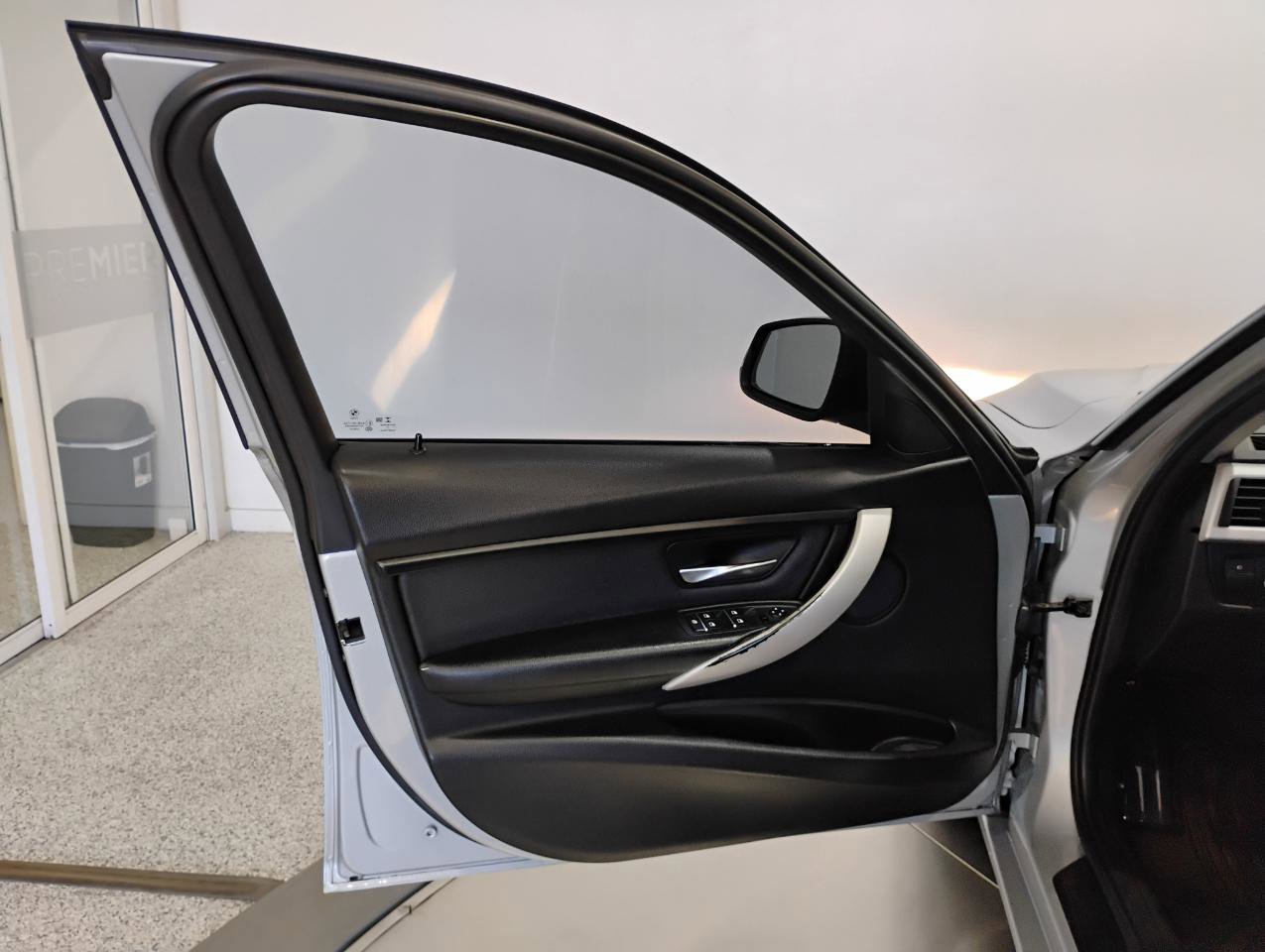 Used 2017 BMW 320i Sedan image 69