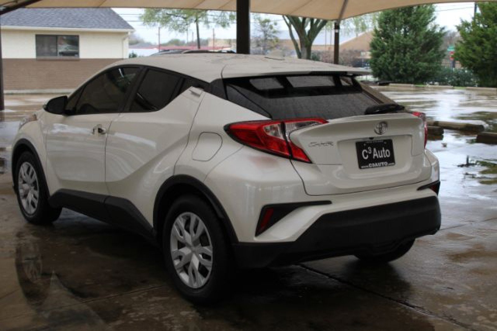 Used 2020 Toyota C-HR LE image 9