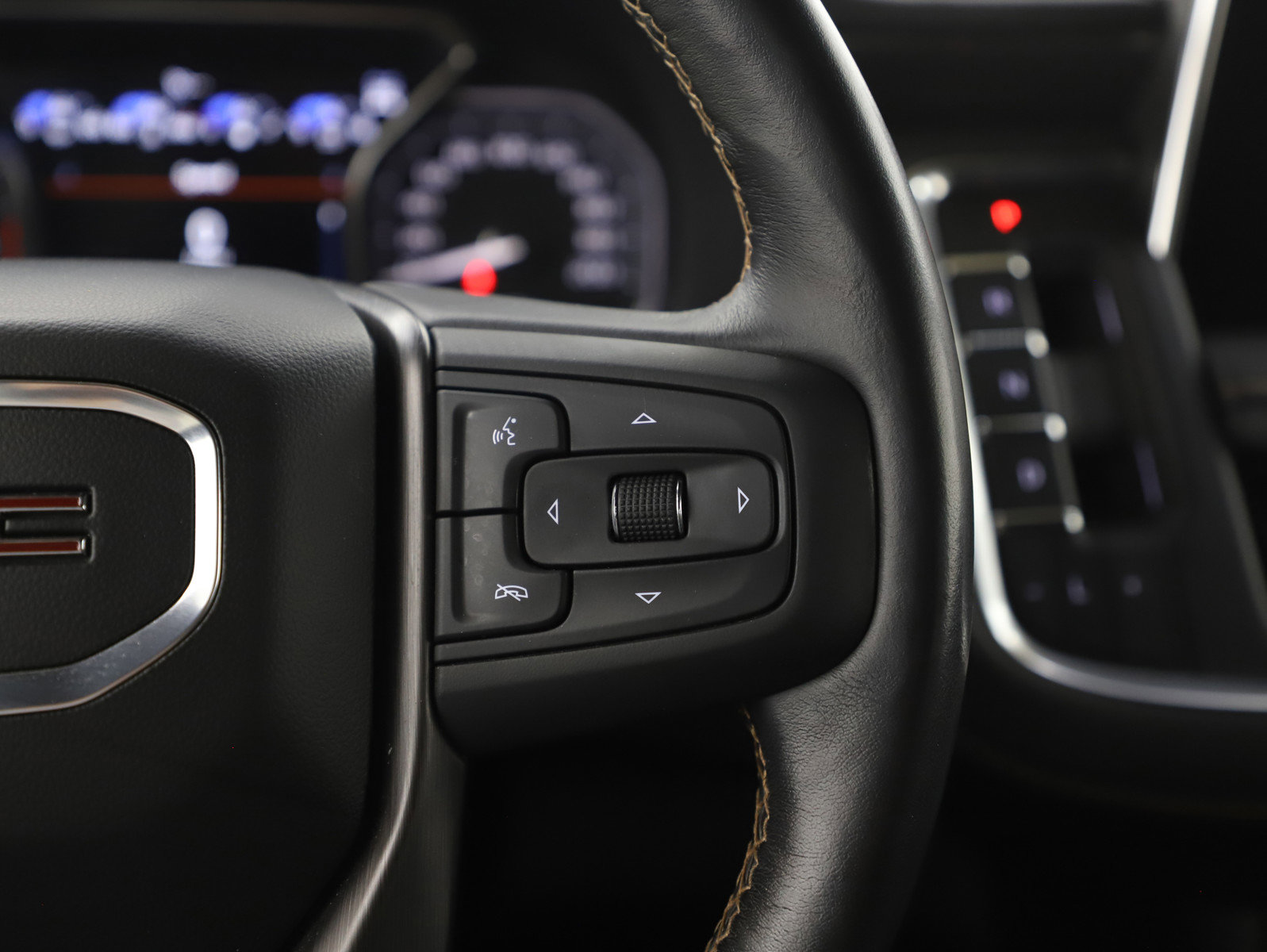 Used 2021 GMC Yukon XL AT4 image 31