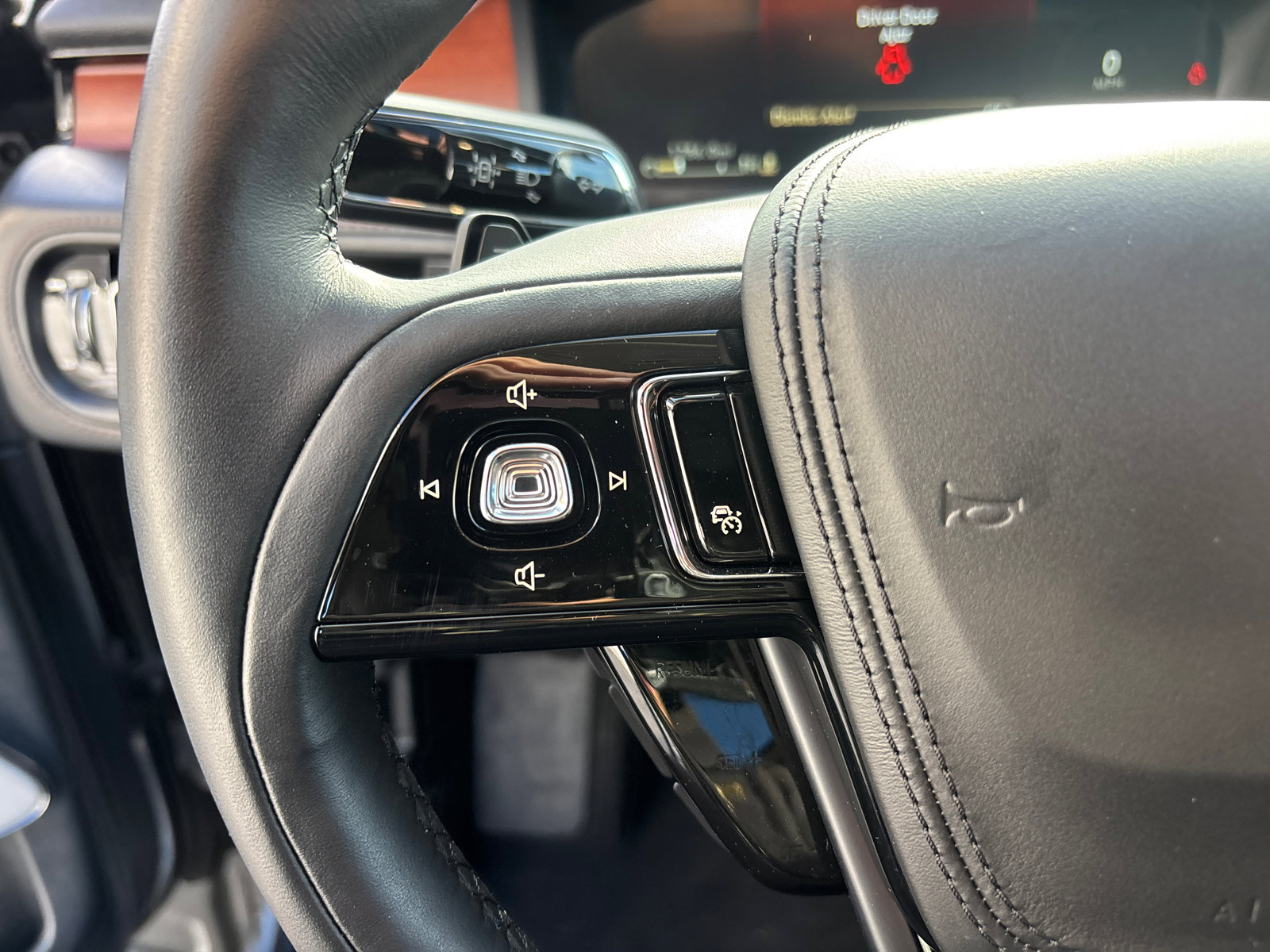 Used 2020 Lincoln Aviator Grand Touring w/ Equipment Group 302A image 17