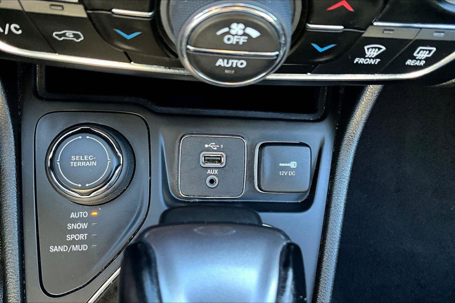 Used 2023 Jeep Cherokee Altitude Lux image 31