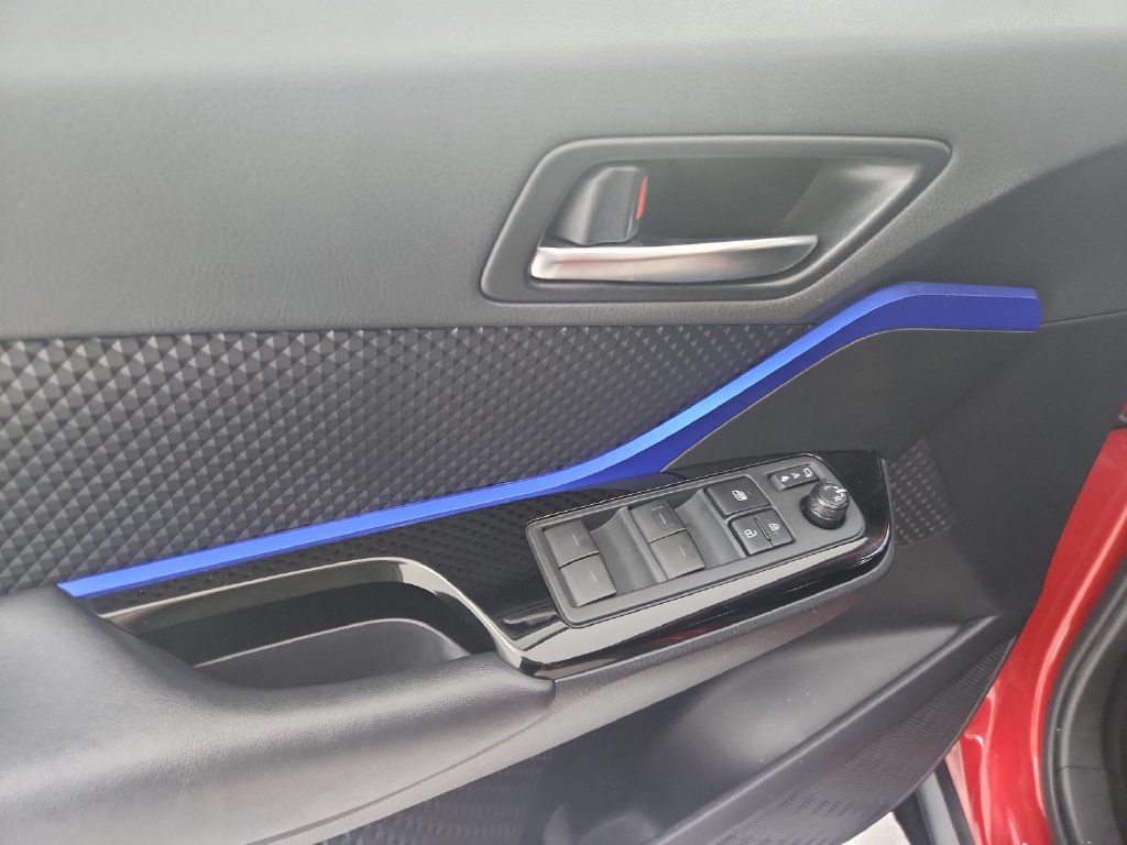 Used 2020 Toyota C-HR XLE FWD image 23