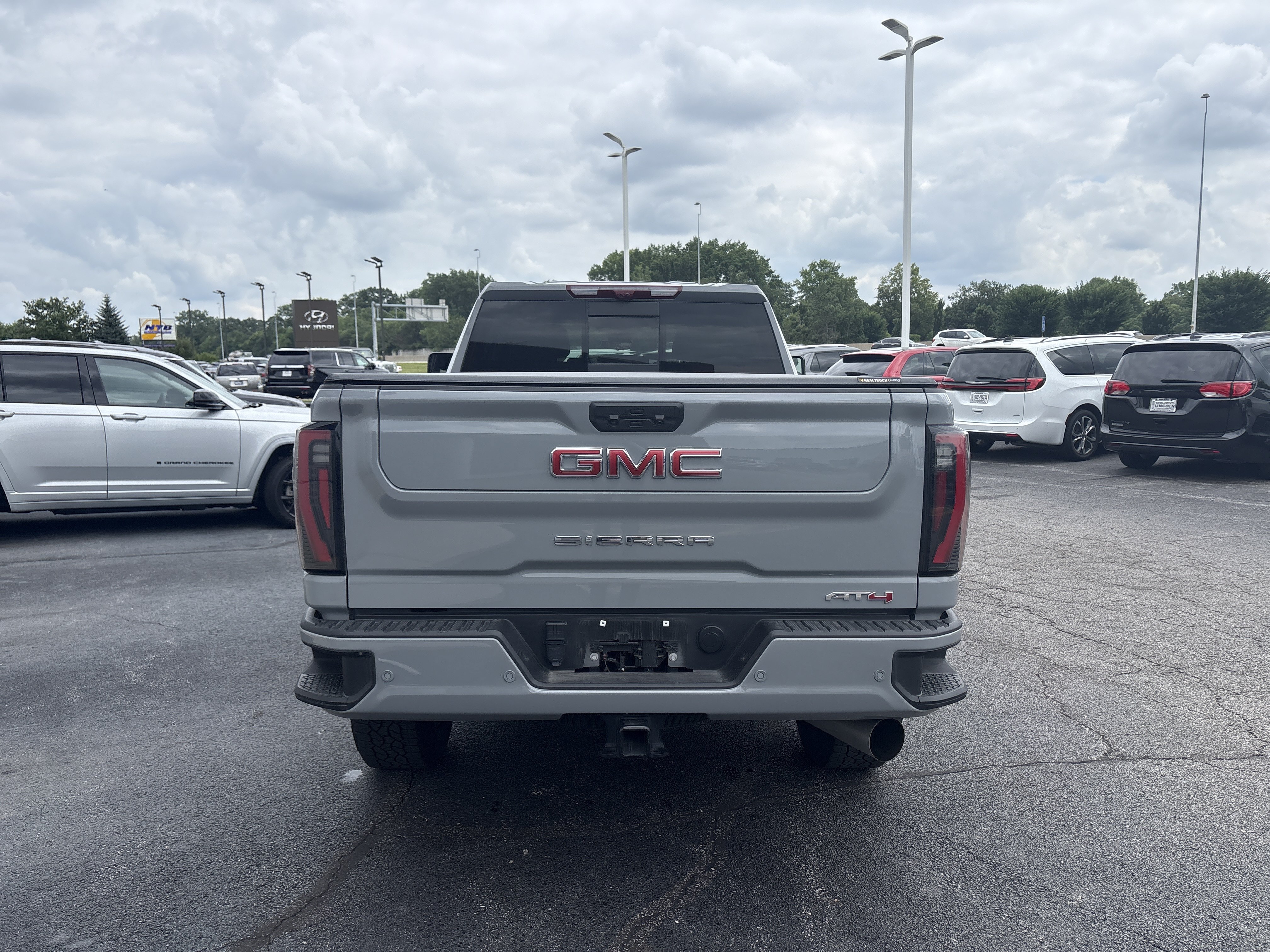 Used 2025 GMC Sierra 2500 AT4 w/ AT4 Premium Plus Package AWD/4WD image 4