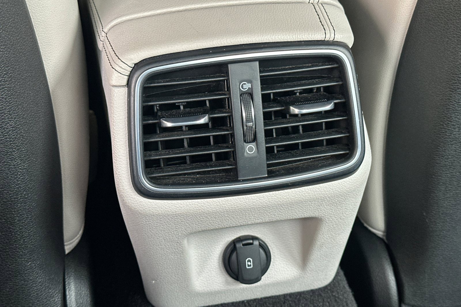 Used 2023 Genesis G70 2.0T image 15