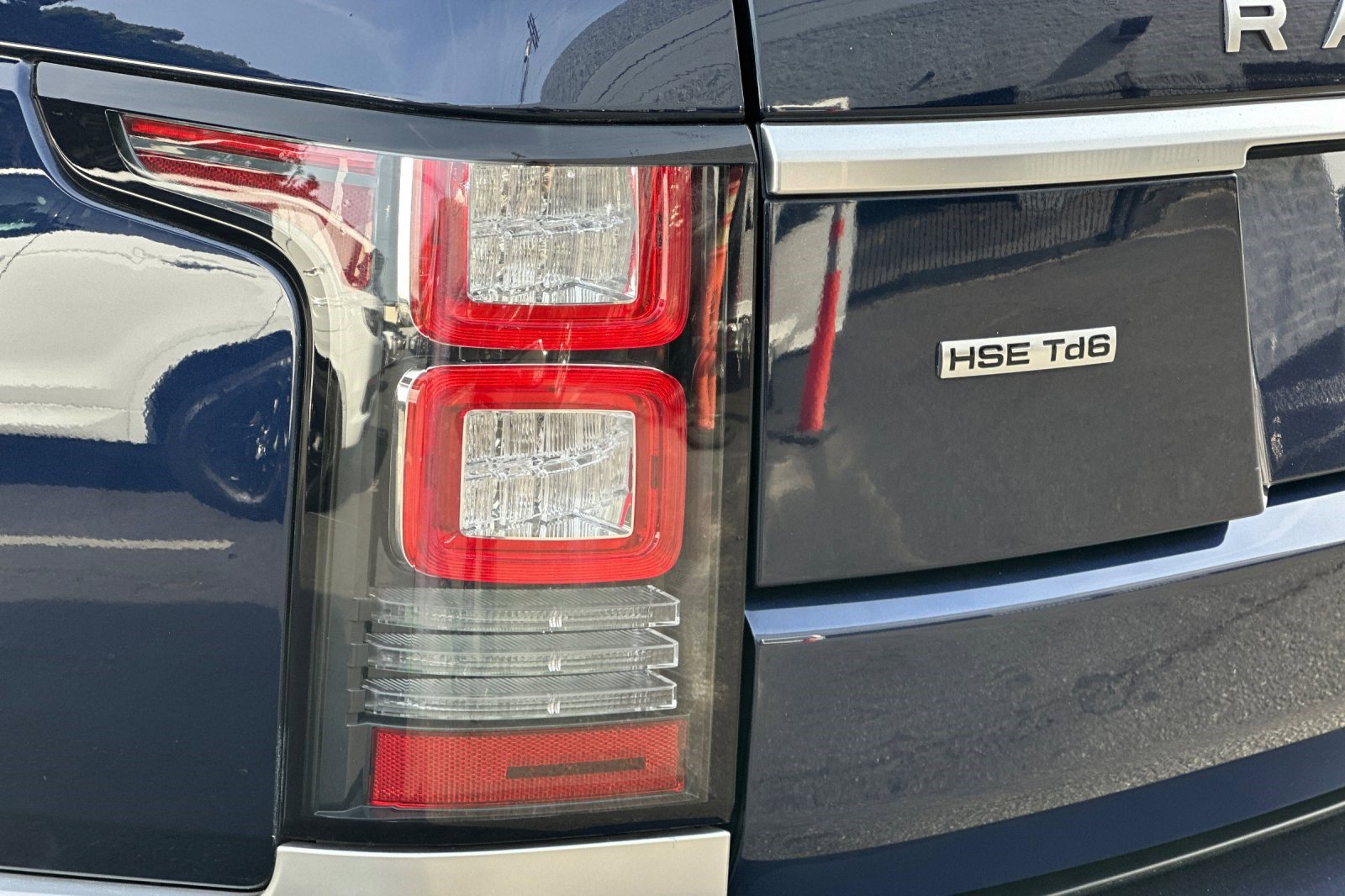 Used 2016 Land Rover Range Rover HSE image 14