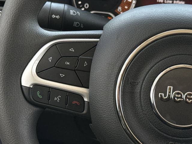 Used 2023 Jeep Renegade Latitude AWD/4WD image 13