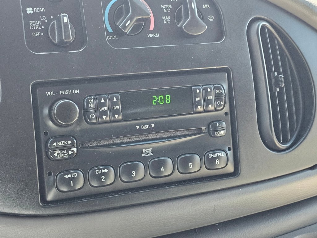 Used 2001 Ford E-350 and Econoline 350 Club Wagon image 6