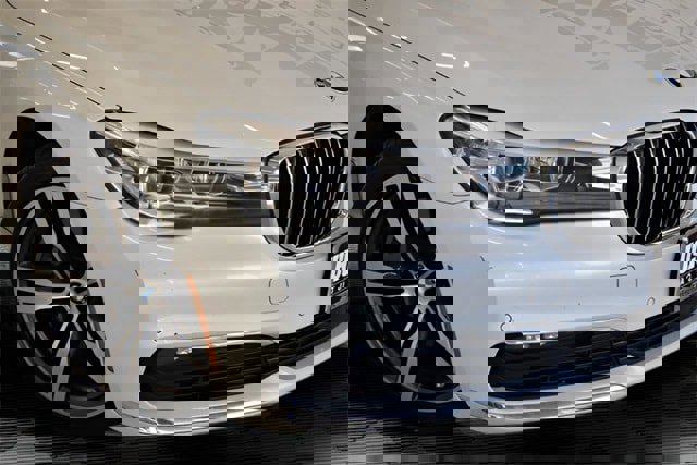 Used 2018 BMW 740i xDrive image 30