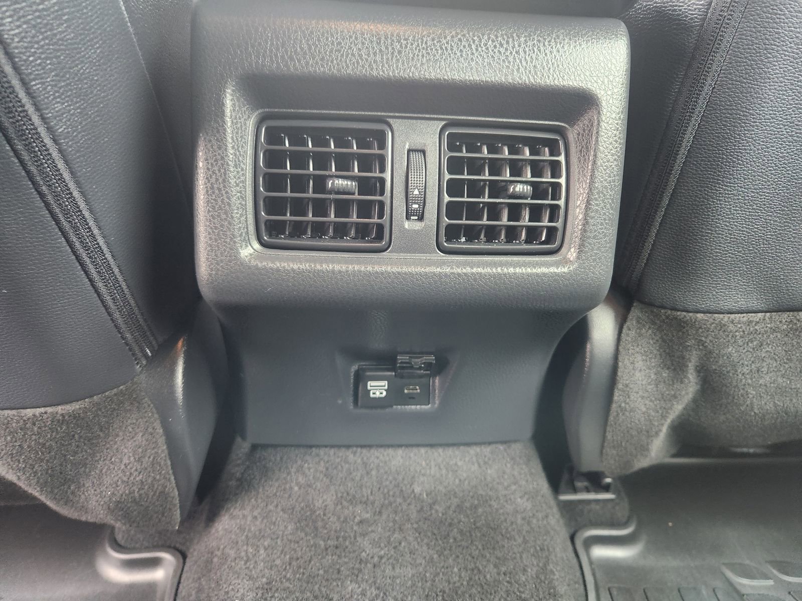 Used 2025 Toyota Camry SE image 31