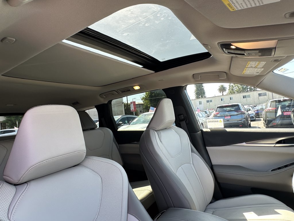 Used 2026 INFINITI QX60 Pure w/ Cargo Package AWD/4WD image 16